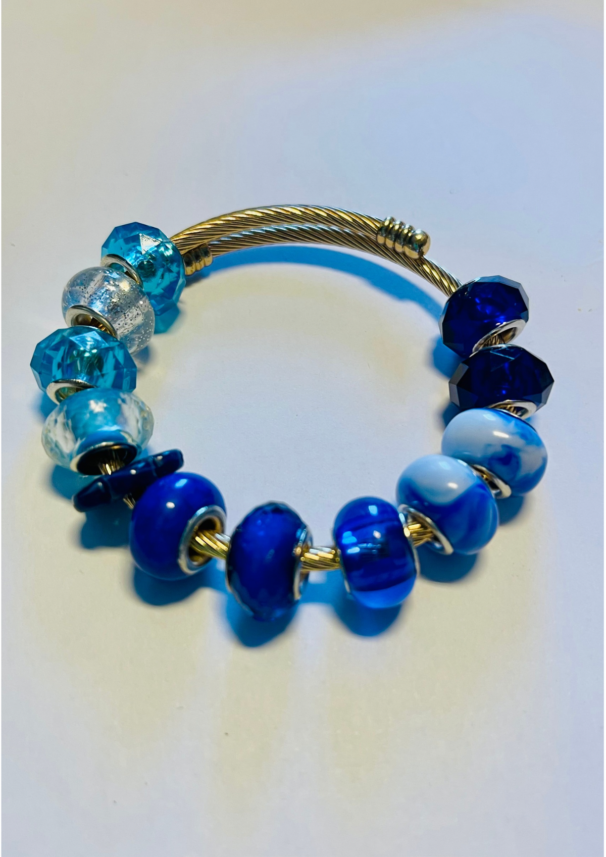 Parure Boucles d’oreilles cœur et Bracelet en perles de verre bleue