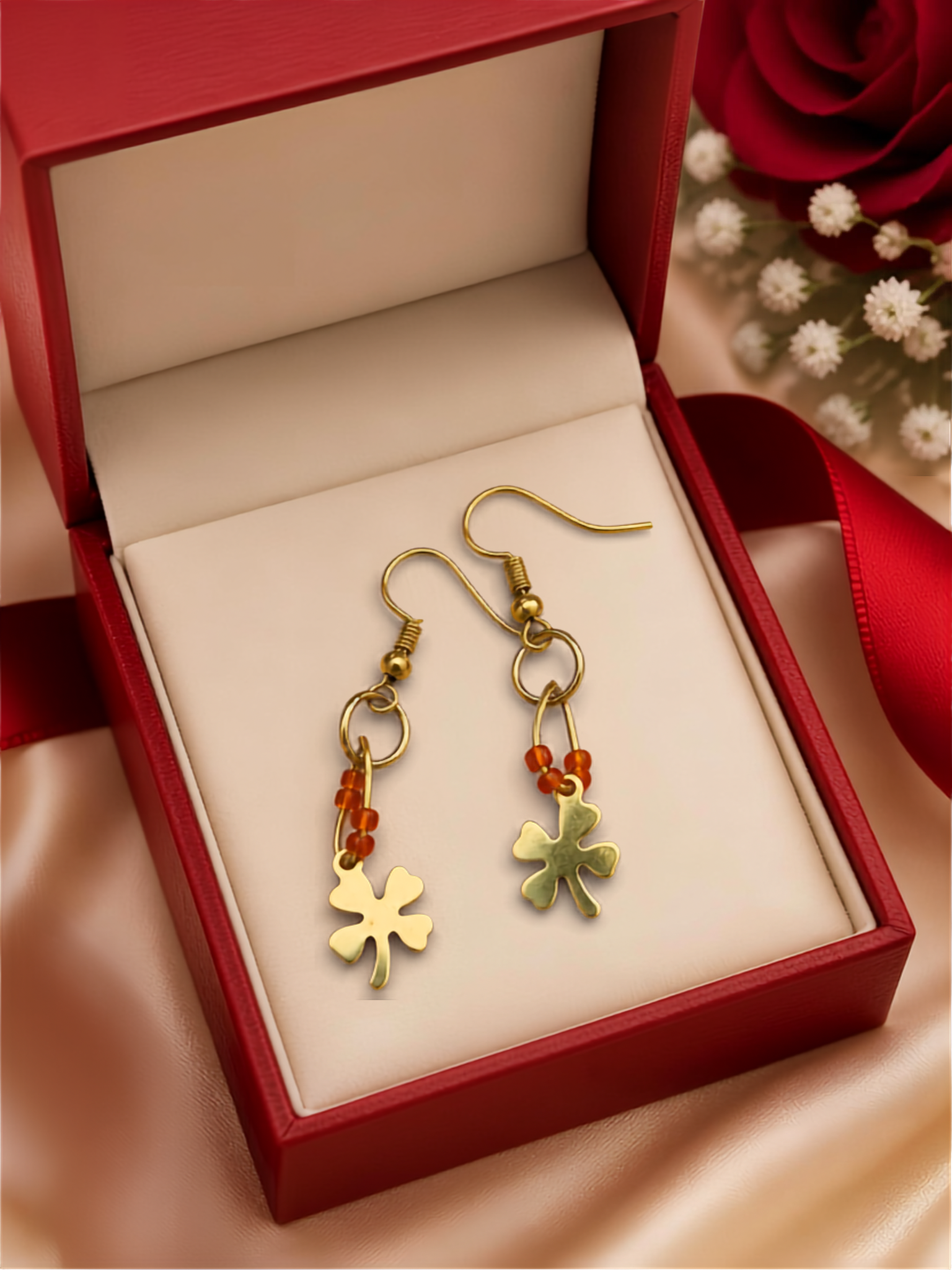 Boucles d'Oreilles Plaquées Or Trèfle et Perles de Rocaille