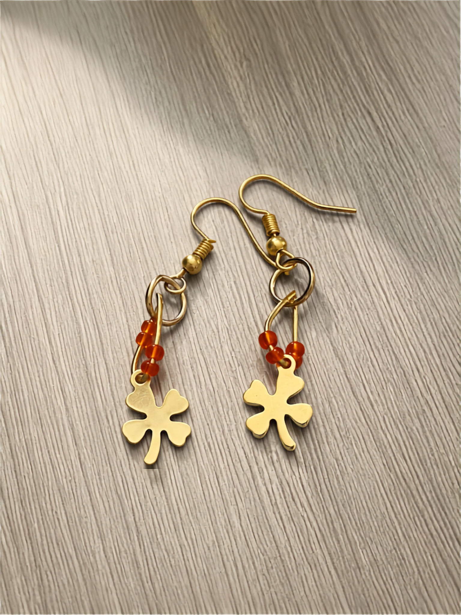 Boucles d'Oreilles Plaquées Or Trèfle et Perles de Rocaille
